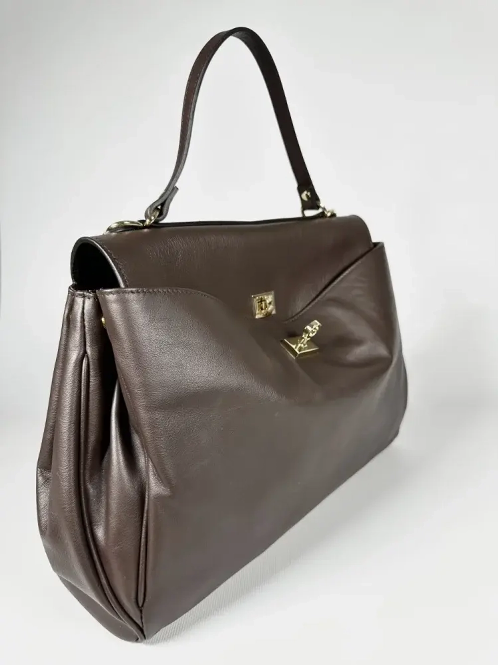 Женская сумка из натуральной кожи ягненка коричневого цвета