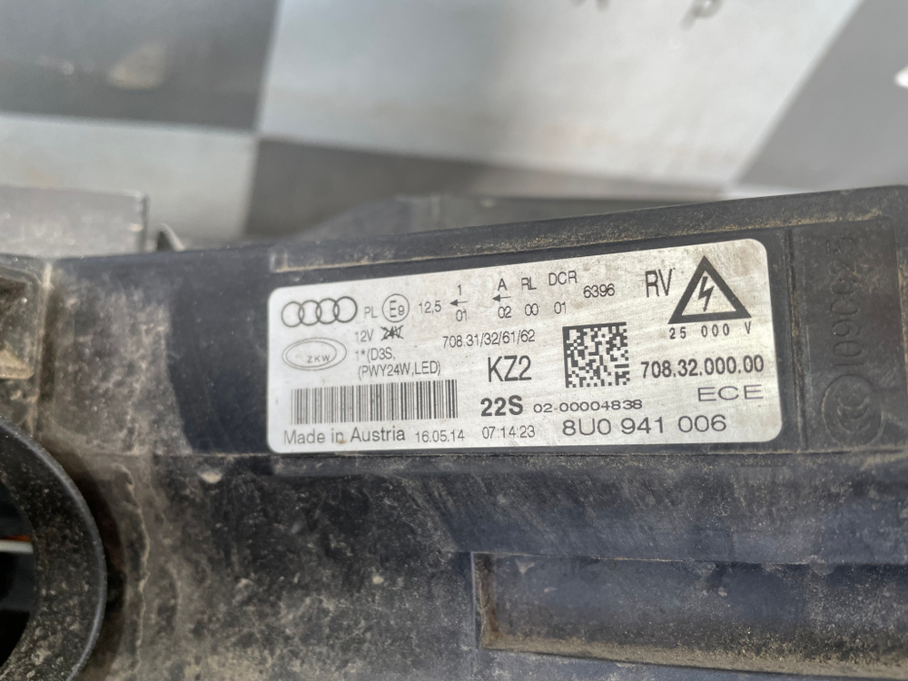 Фара правая ксенон Audi Q3 (8U) 11-14 Б/У Оригинал 8U0941044