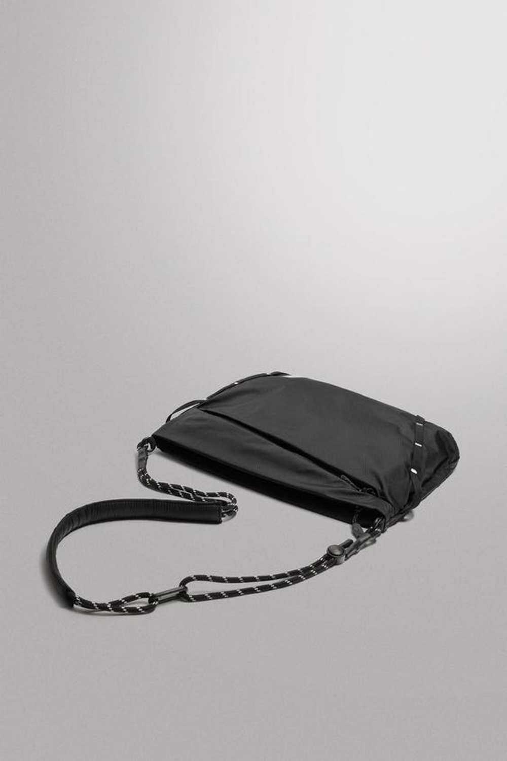 ZARA СПОРТИВНАЯ СКЛАДНАЯ СУМКА ЧЕРЕЗ ПЛЕЧО, ЧЕРНЫЙ