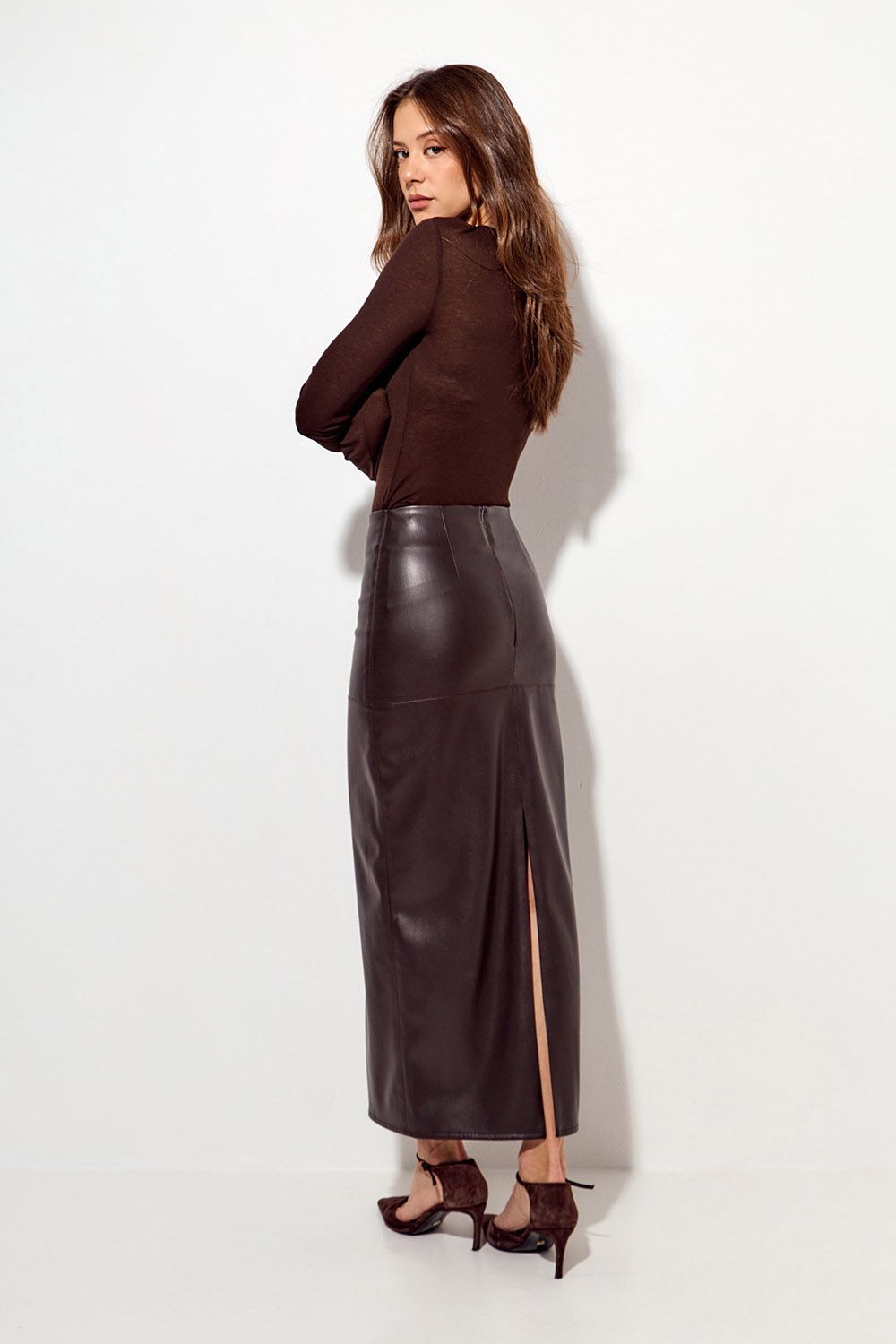 Юбка карандаш из экокожи шоколадного цвета