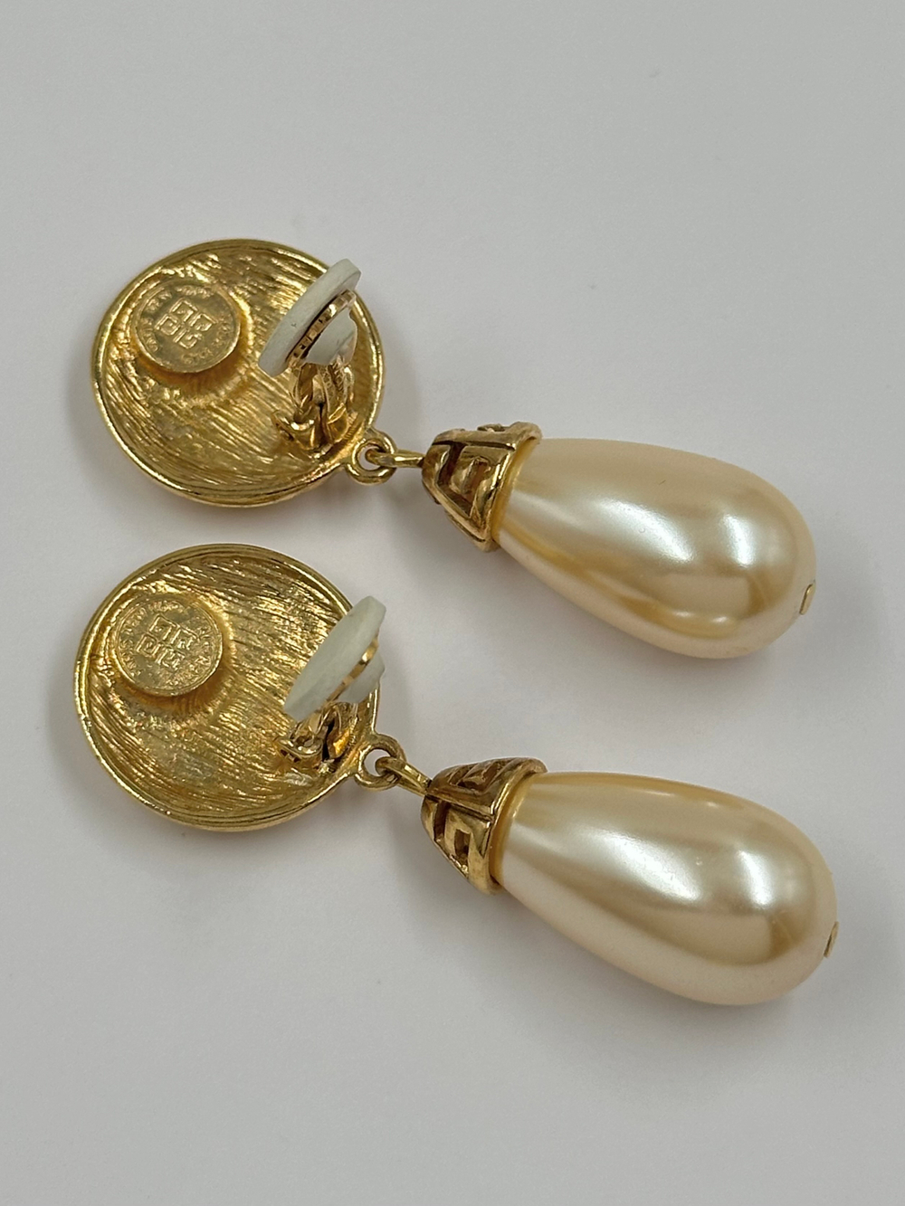 Клипсы с «жемчужными» подвесками Givenchy