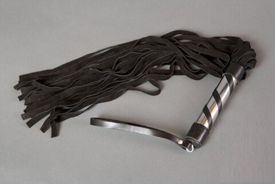 Флогер с хвостами из замши (Цвет: черный с серебряным)