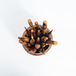 Набор деревянных крючков для вязания из древесины кедра 17 шт. (3-14 мм) с клубочницей. KN25