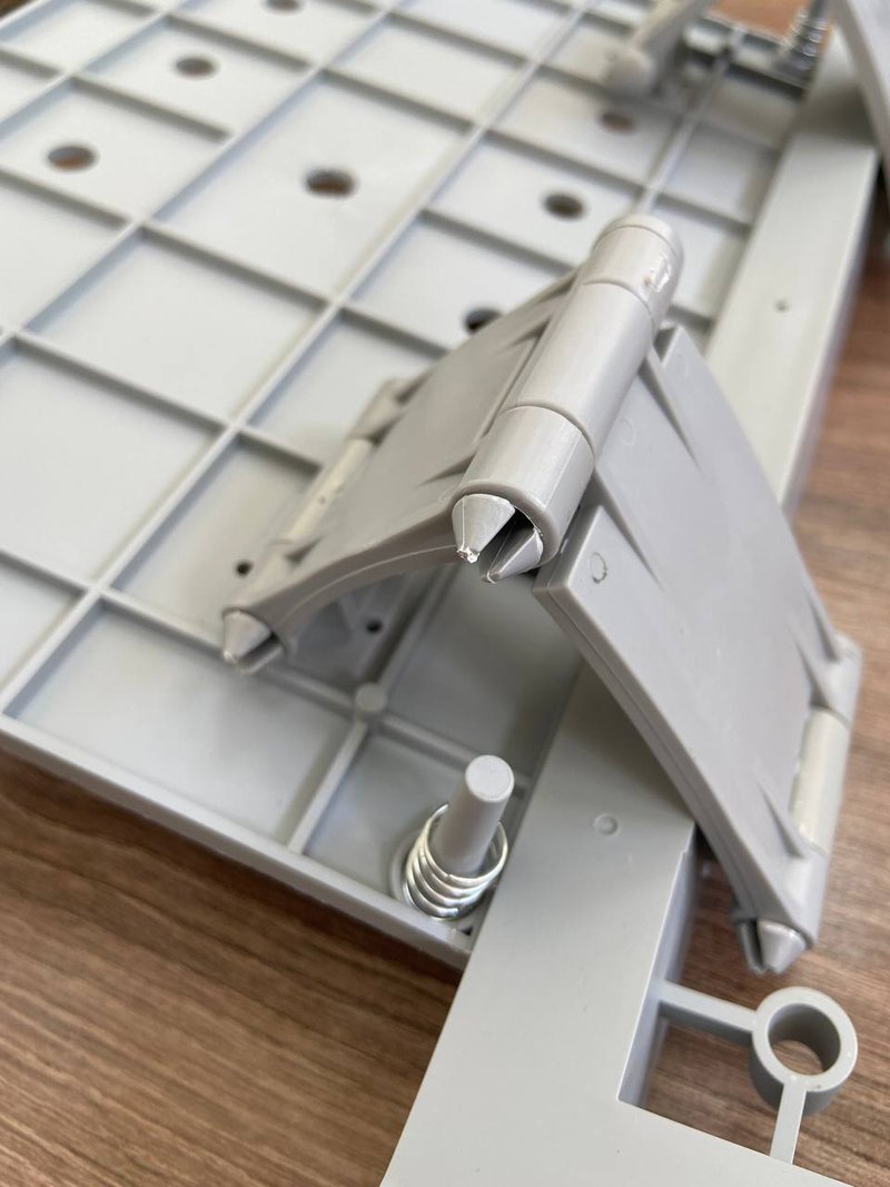 Люк ревизионный под покрытие на петлях 350х250 мм, дверка 290х190 мм