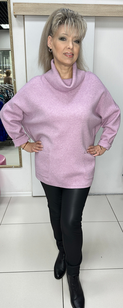 Объёмный свитер-джемпер с кармашками