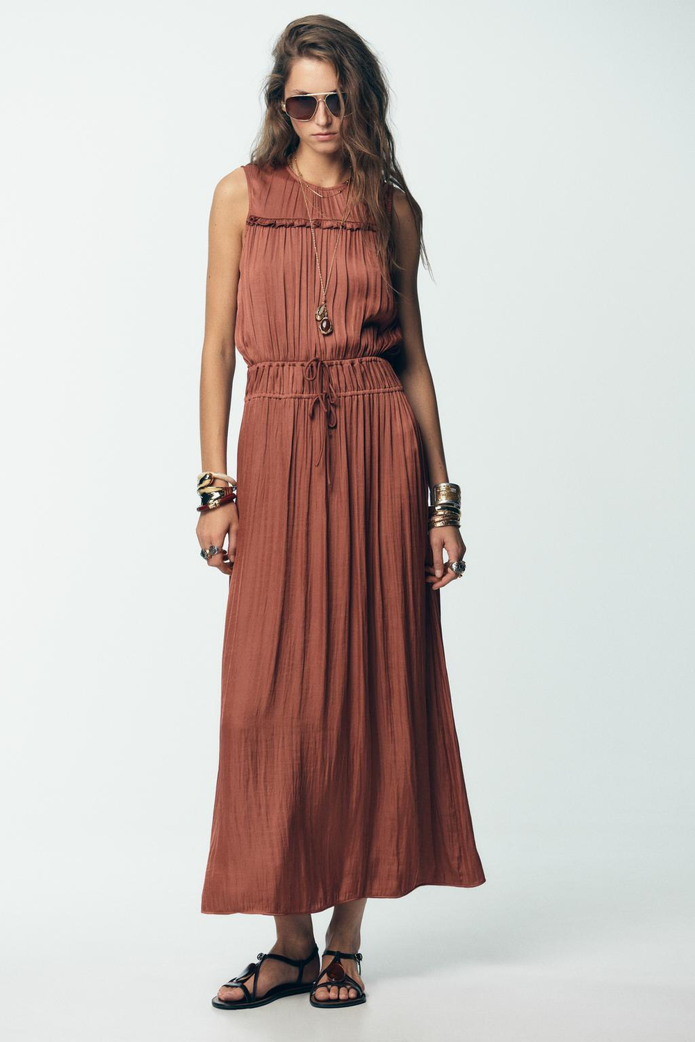 ZARA АТЛАСНОЕ ПЛАТЬЕ МИДИ С ОБОРКОЙ НА СПИНЕ, МАРСАЛА