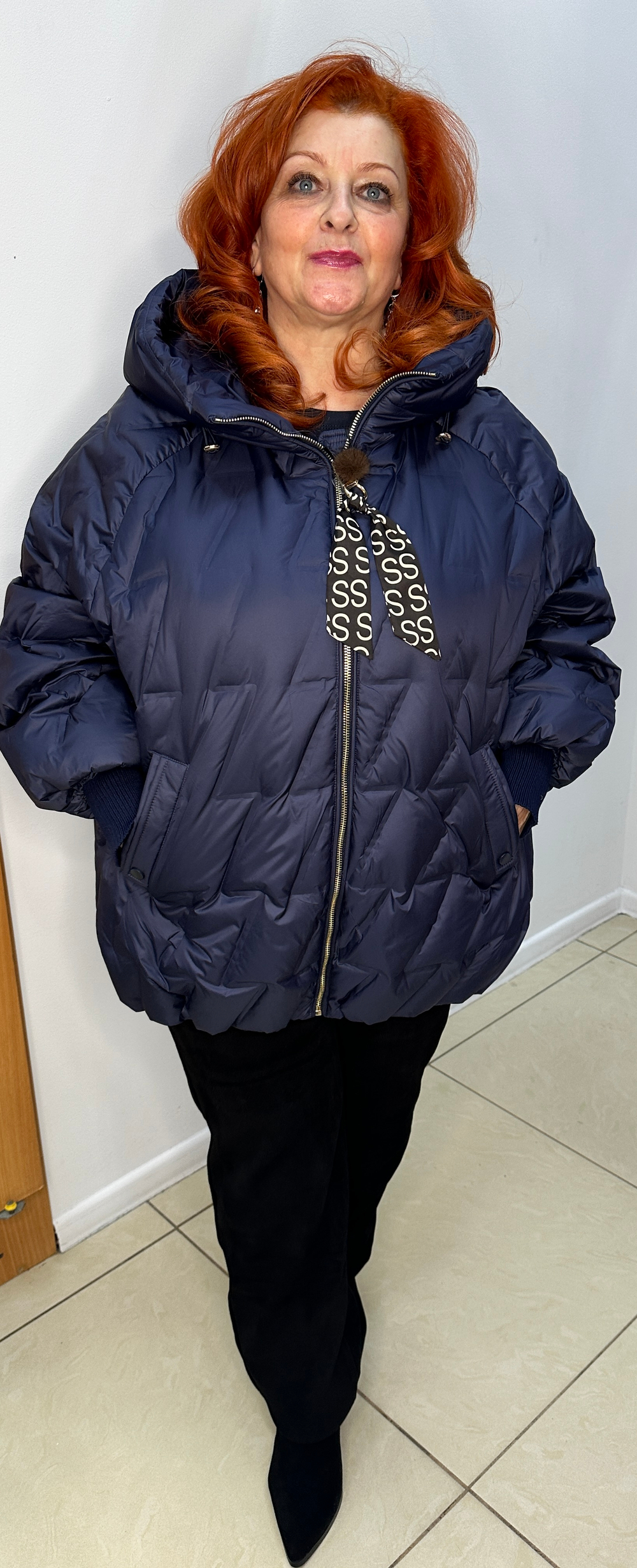 Синяя стеганная куртка с трикотажной резинкой на рукавах