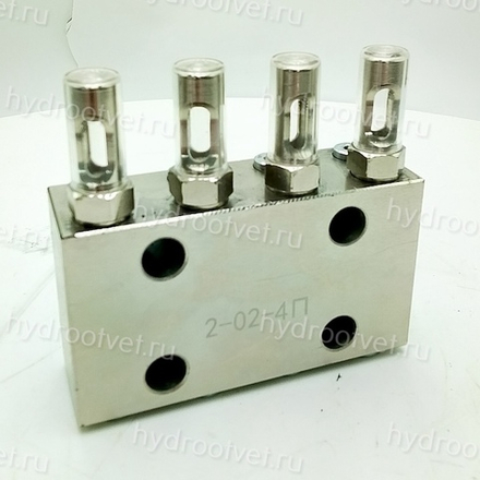 2-02-4П - Питатель модульного исполнения для двухлинейных смазочных систем с рабочим давлением 200 бар, количество выходов 4, максимальная доза на выход 2 мл/цикл, с регулятором и индикатором