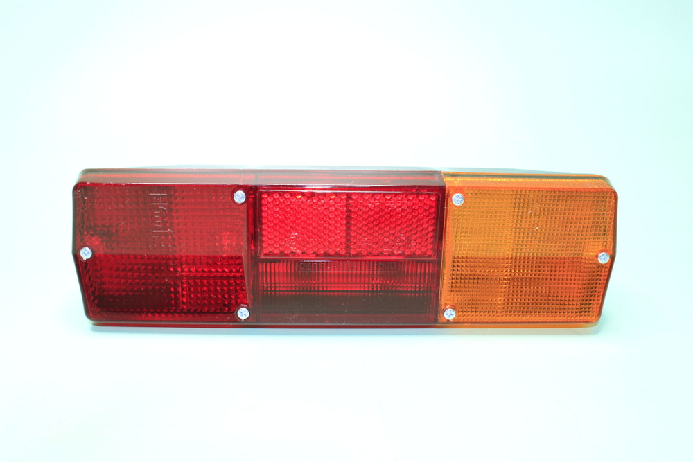 Фонарь задний КамАЗ (6 винтов) 24В правый /112.01.15-13/