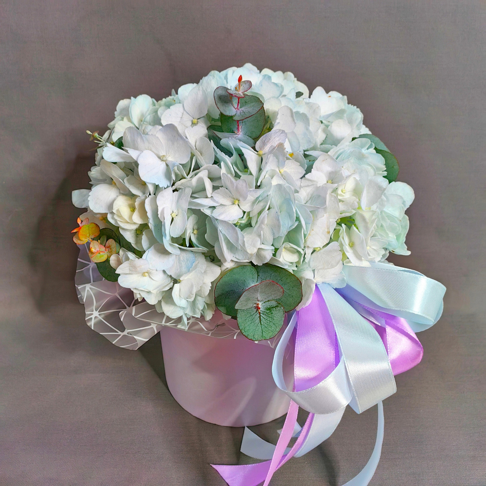 Композиция с гортензией и эвкалиптом