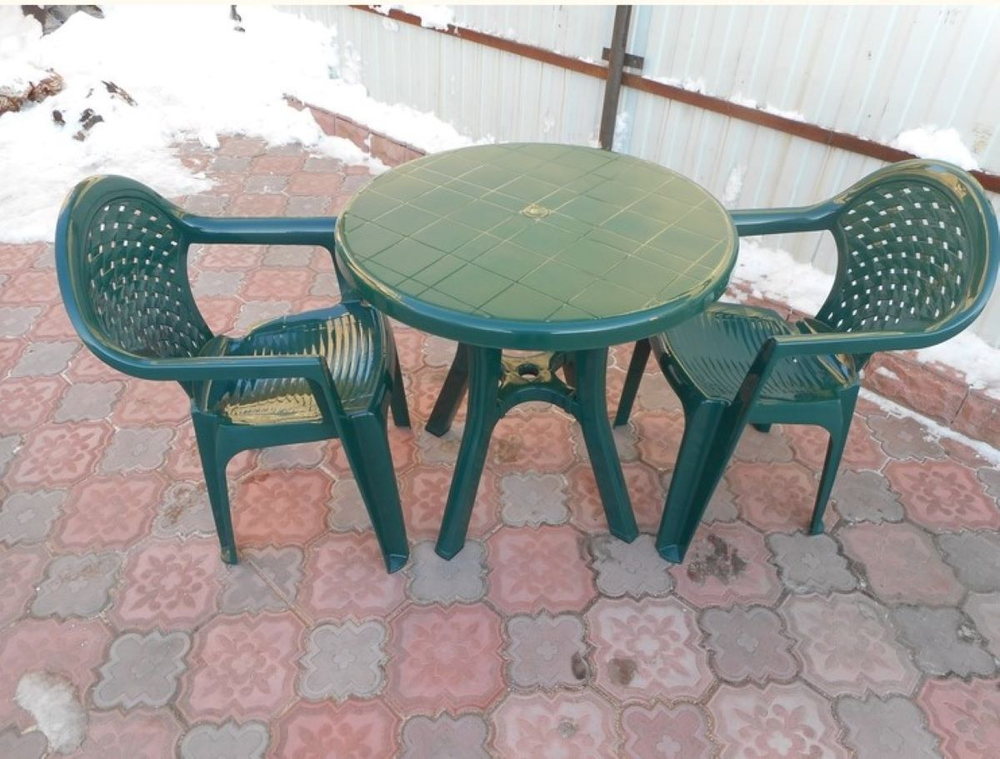 Комплект мебели из пластика круглый стол Таволи + 2 кресла барселона