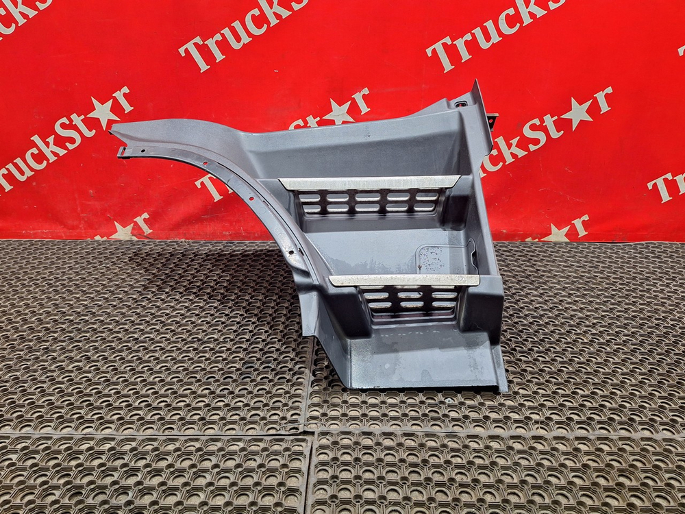 Корпус подножек правый