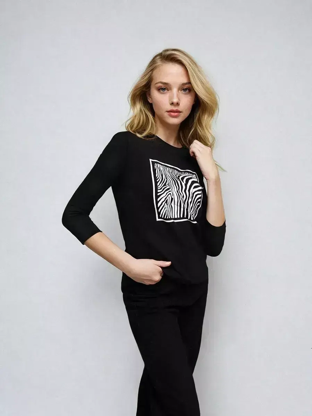 Черный лонгслив рукав три четверти