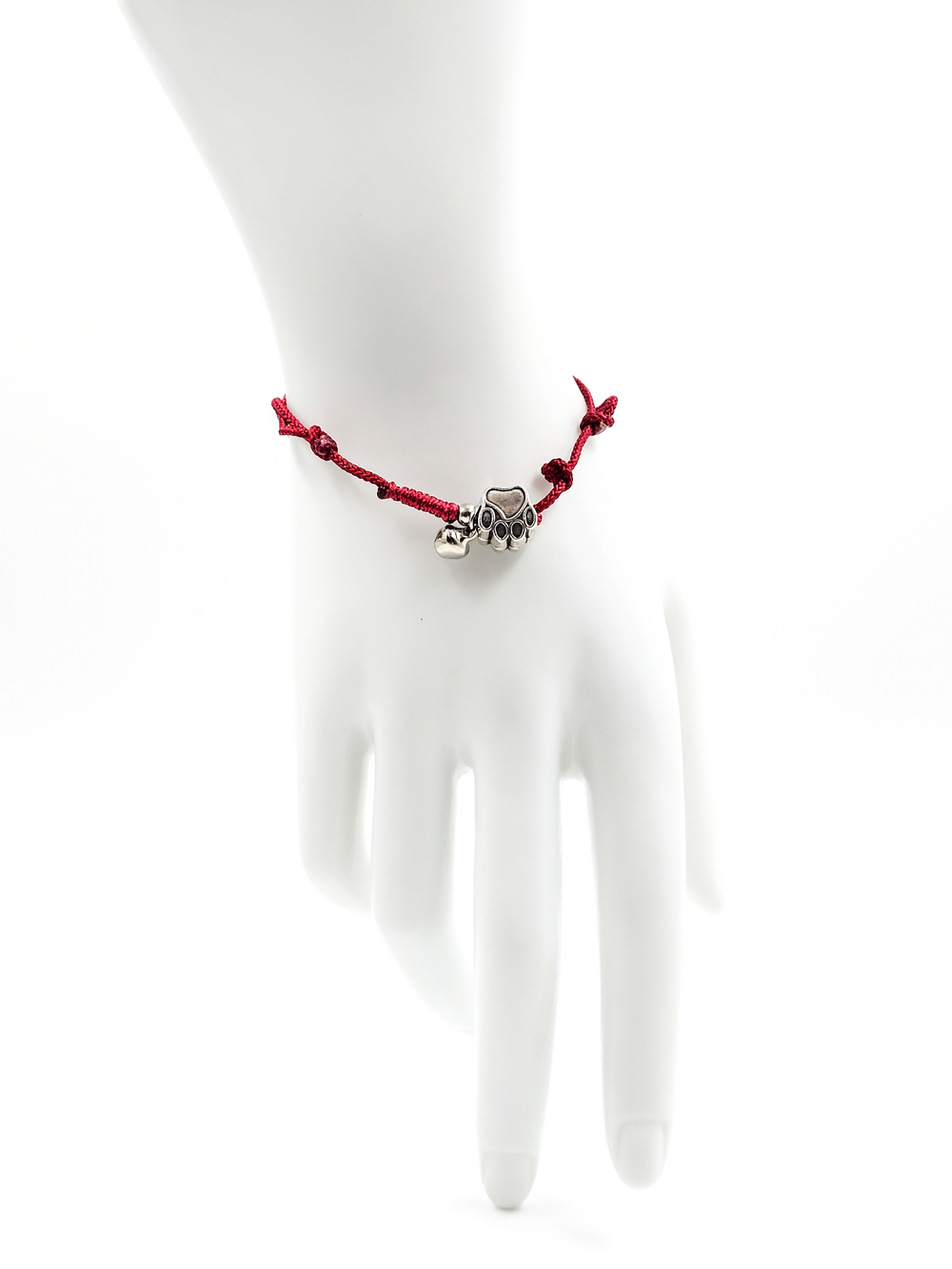 Комплект добра. Браслет из красной нити и подвеска.