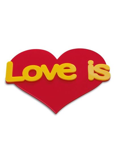Сувенирный магнит "Love is"