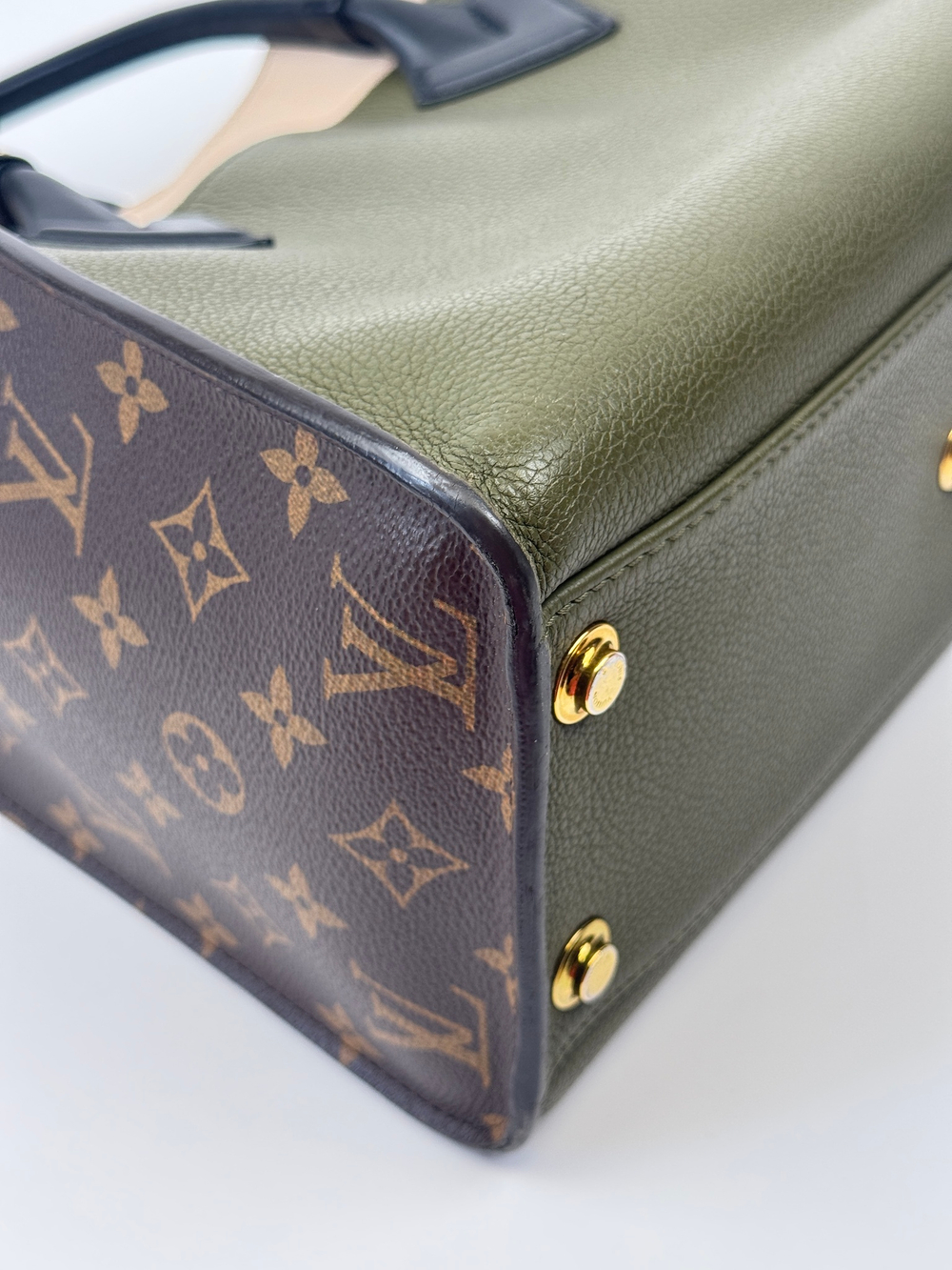 Сумка Louis Vuitton On My Side