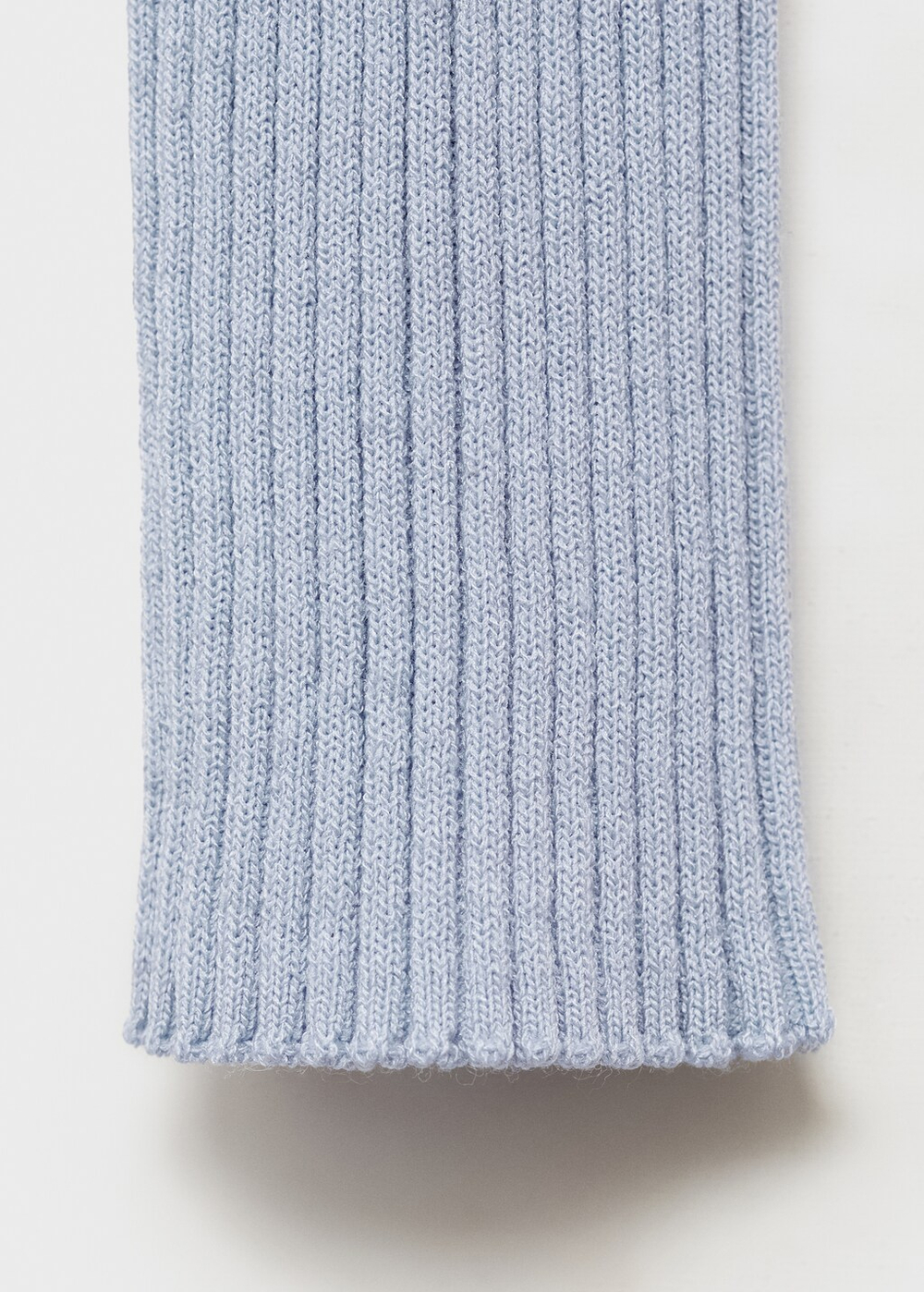 Кардиган в рубчик с V-образной горловиной