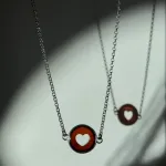 Колье Сердце в круге с вишневым янтарем