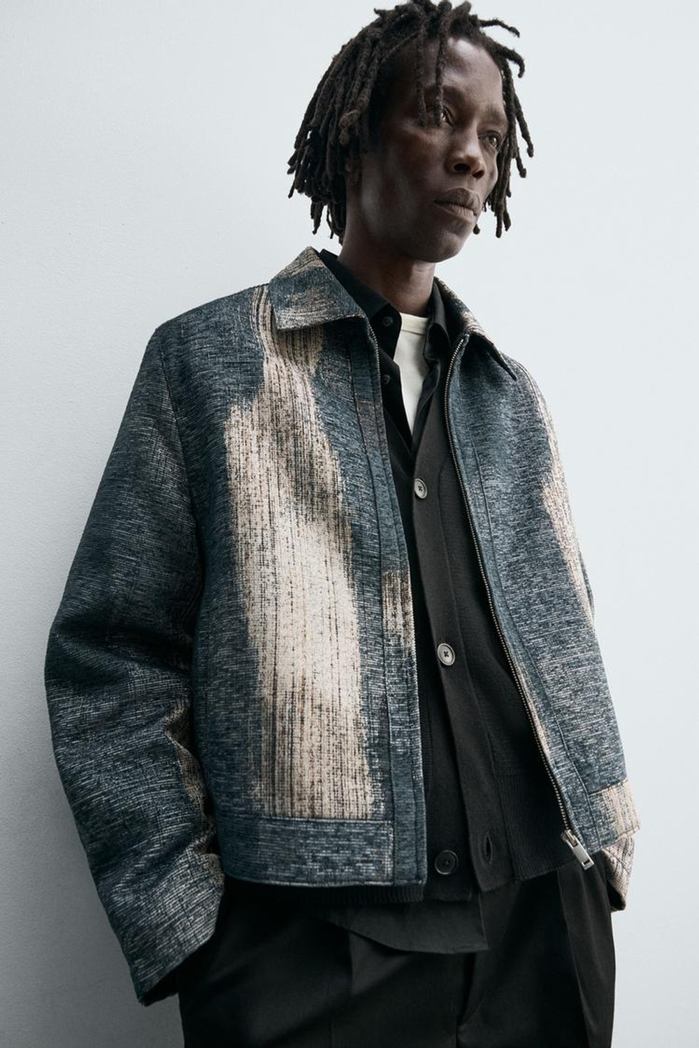 ZARA ЖАККАРДОВАЯ КУРТКА С АБСТРАКТНЫМ РИСУНКОМ, СИНИЙ/ИНДИГО