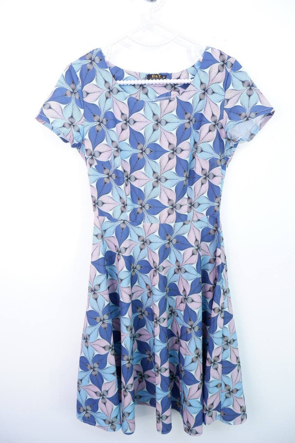 Платье D&T приталенное,визуально на 42 размер