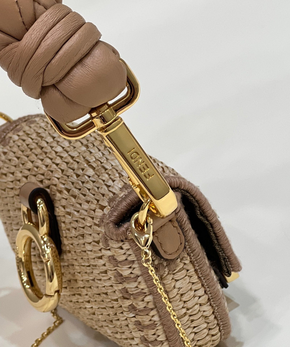 Fendi Nano Baguette 11 cm