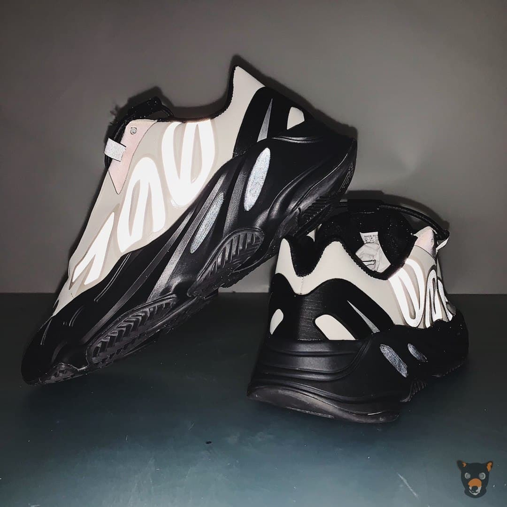 Кроссовки Yeezy Boost 700 MNVN "Bone"