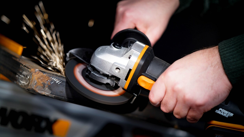 Угловая шлифмашина аккумуляторная WORX WX803
