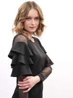 Платье с воланами на рукавах