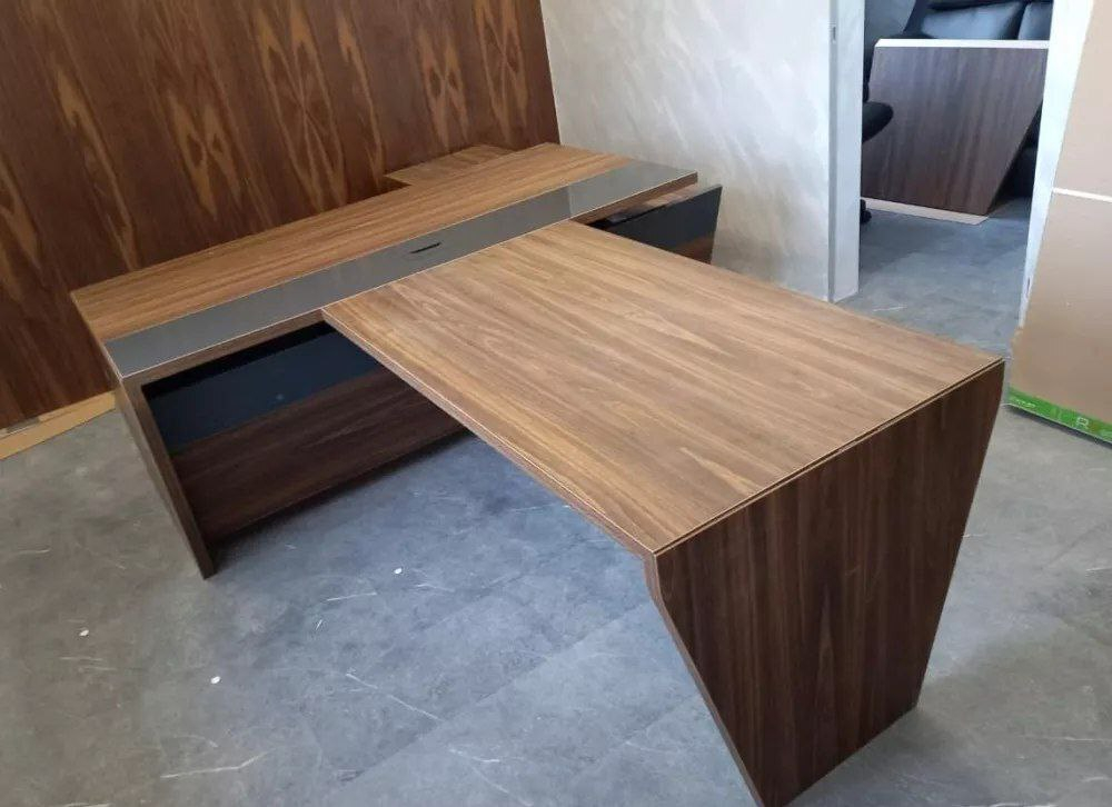 Стол переговорный CORNER