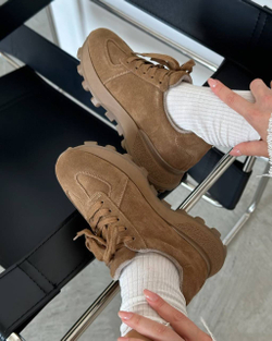 Кроссовки из натуральной замши