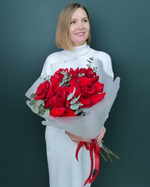 Букет из красной французской розы и эвкалипта, 5шт(00176)