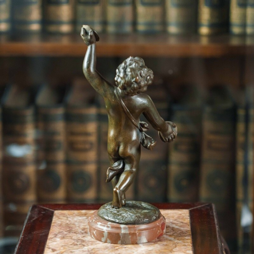 Бронзовая скульптура «Амур, играющий на цимбалах»
