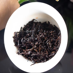 59315 Чай прессованный черный Пуэр Шу "Сэнчжун, Баньчжан Цзинь Я",  мини бин 50гр