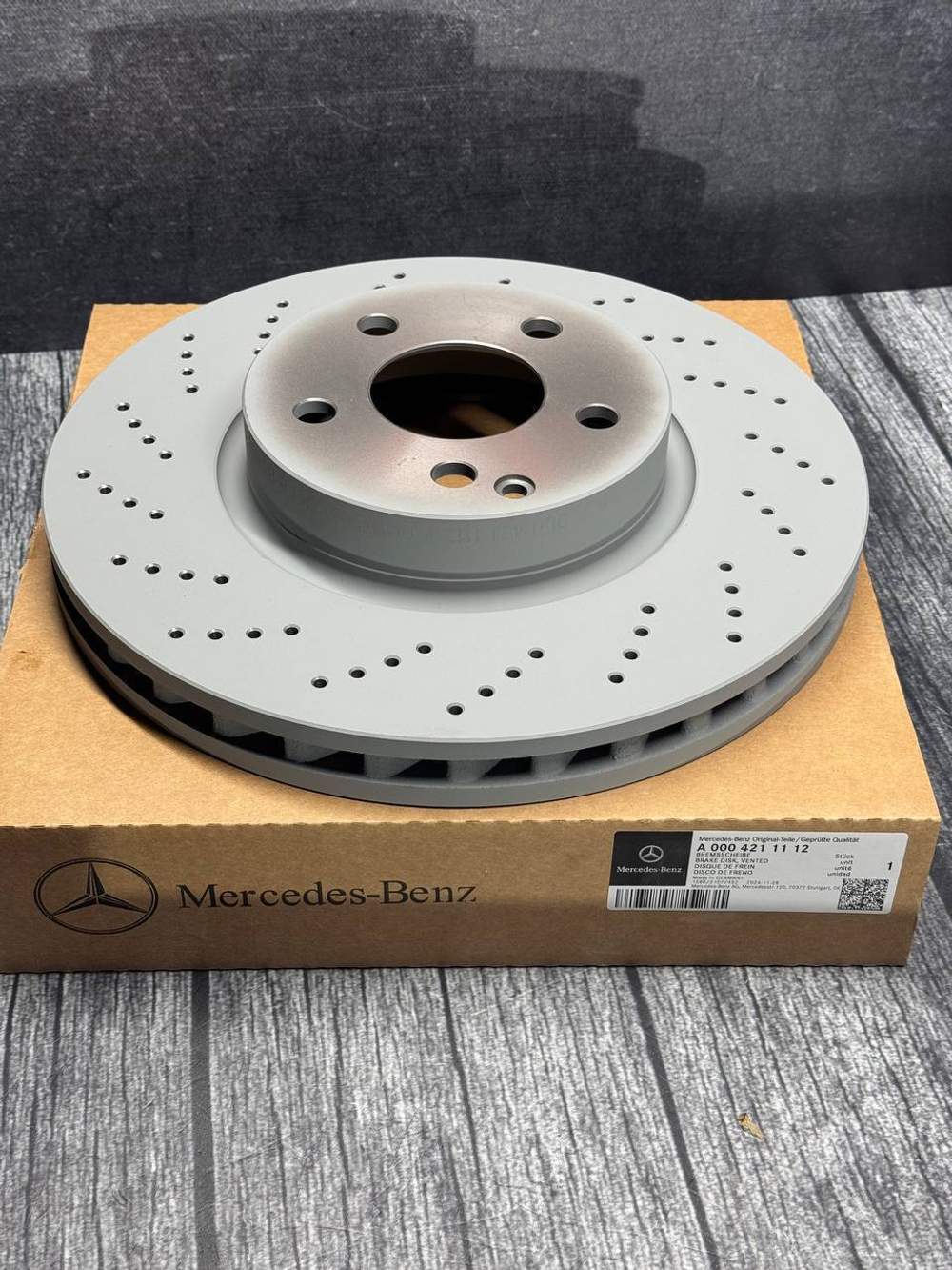 Тормозной диск передний Mercedes-Benz A0004211112