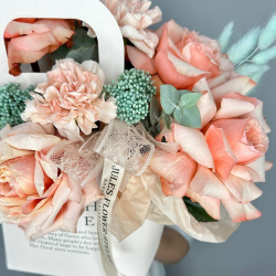 « Персиковый шейк» Цветы в коробке