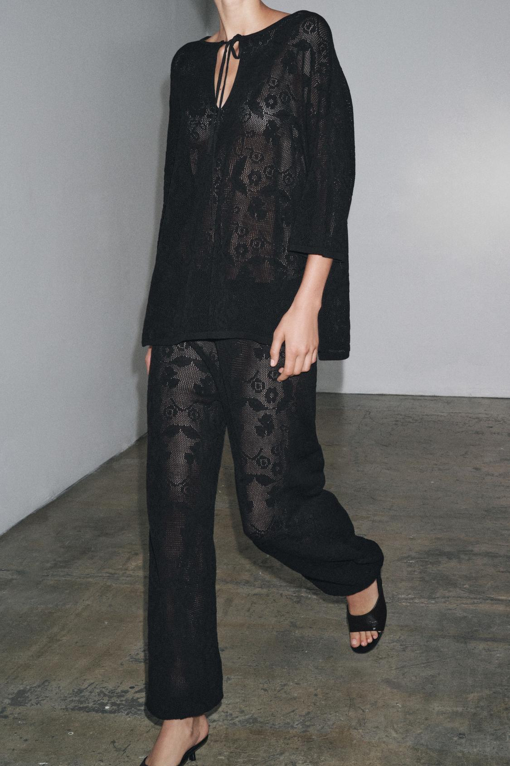 ZARA ТОП ОВЕРСАЙЗ ИЗ ТРИКОТАЖА С ЦВЕТОЧНЫМ РЕЛЬЕФОМ, ЧЕРНЫЙ