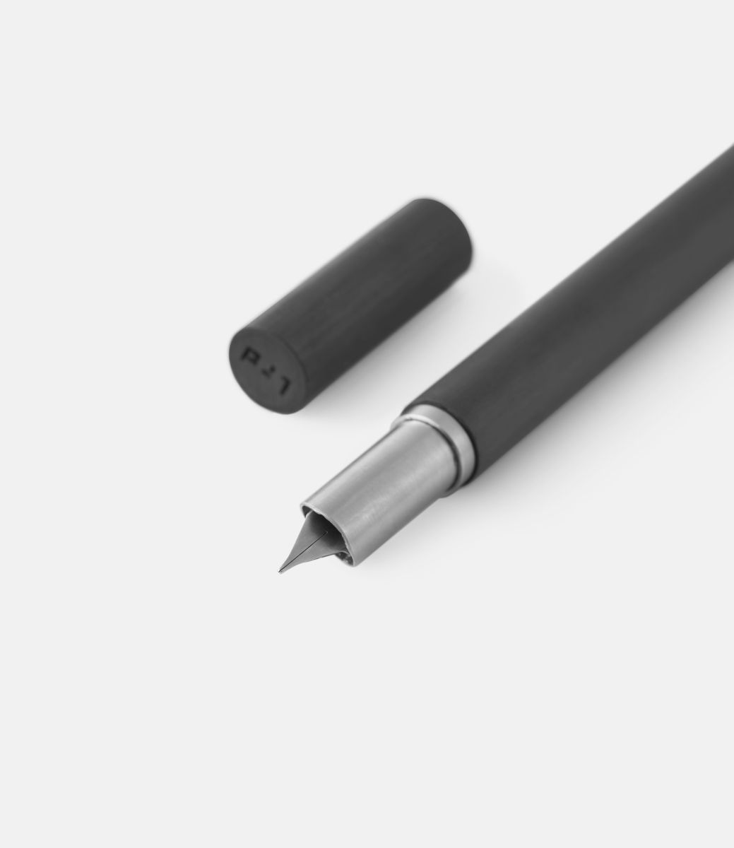 6000 FP Carbon U — перьевая ручка из карбона