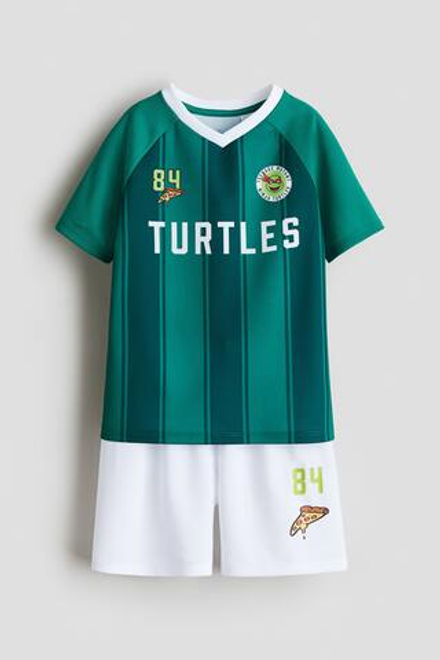 H&M Комплект из футболки и шорт с принтом, зеленый