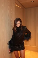 Платье из пайеток с перьями, Черный