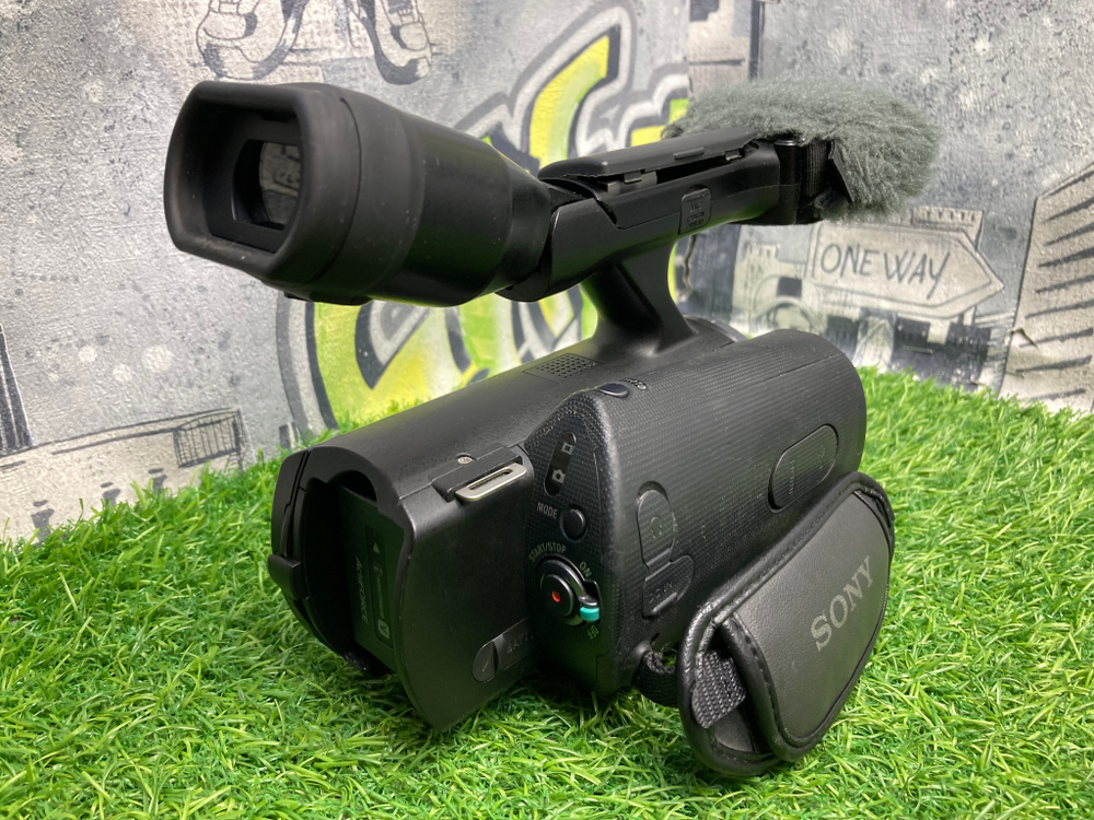 Видеокамера Sony NEX-VG10