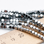 Гематит Многогранник бусины (имитация), цвет серебристый, размер около 3 мм, цена за отрезок 19 см (1/2 нити)