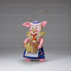 Ёлочная игрушка Свинка с подарком
