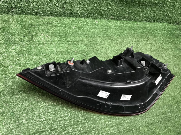 Фонарь правый внешний Mercedes S W223 (2020-н.в.)