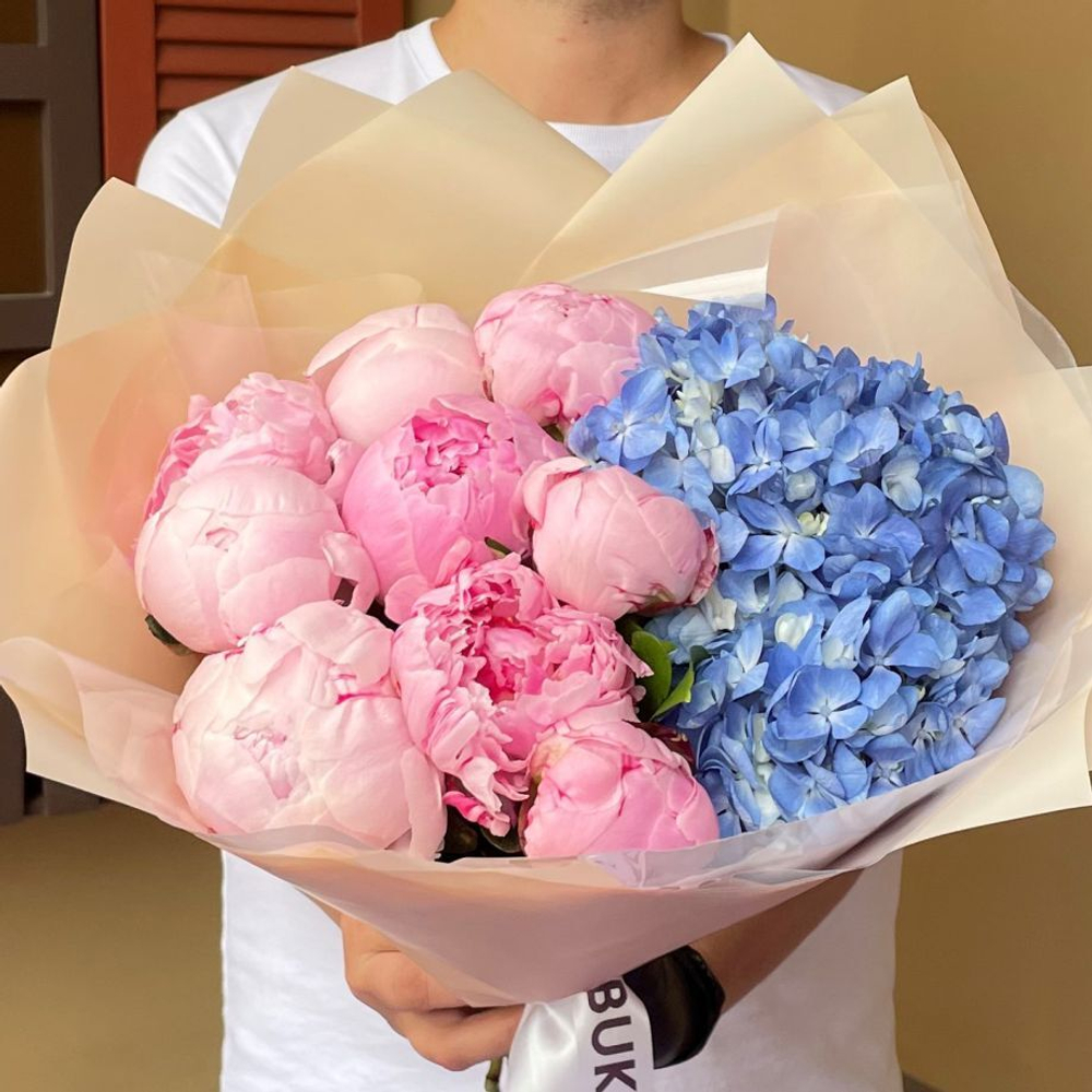 Букет из пионов с гортензией «Пионовое небо»