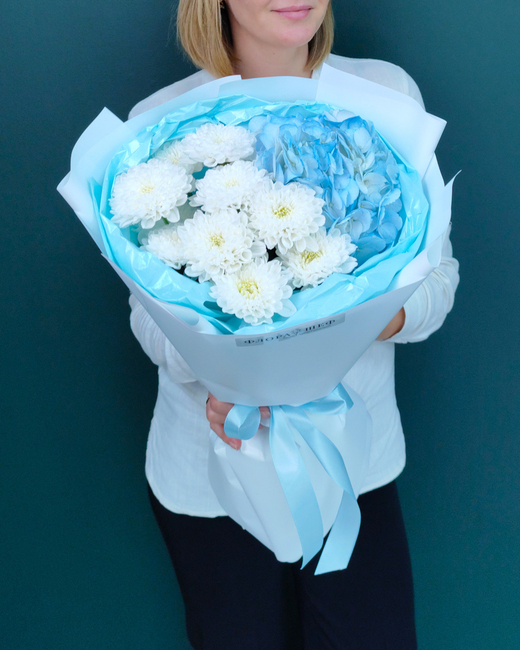 Букет из голубой гортензии и хризантемы(00175)