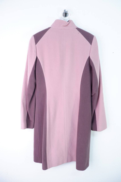 Пальто красивого пудрового оттенка, визуально 42 размер