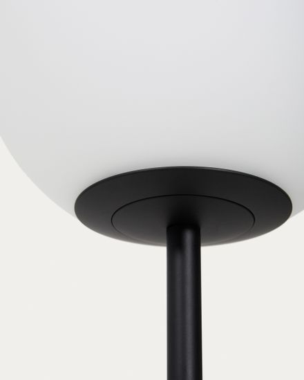 Торшер Brisia из черного металла с матовым стеклянным шаром Ø20