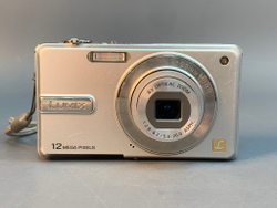 Panasonic Lumix DMC-F3 Отсутствует задняя крышка