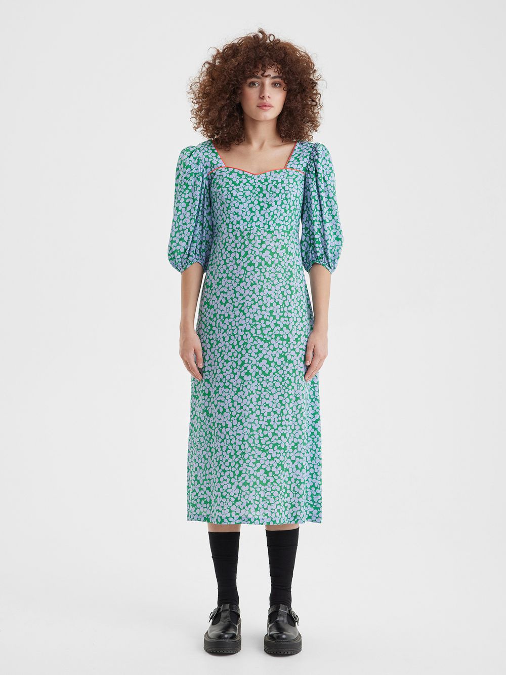 Платье с фигурным лифом и объемными рукавами "Фиалки"