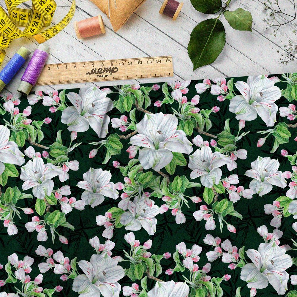Ткань мембрана живые белые лилии на чёрном фоне
